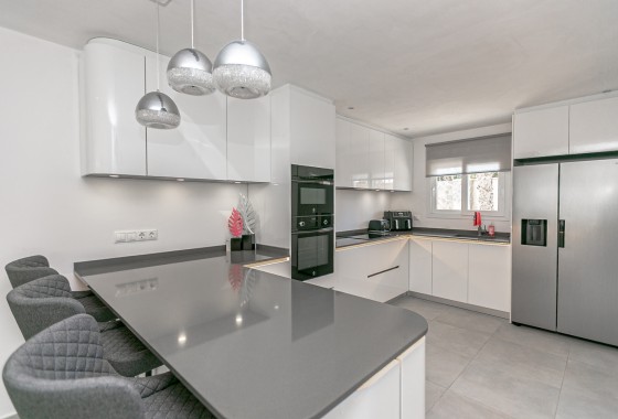 Herverkoop - Vrijstaande Villa -
Campoamor - Lomas de Don Juan