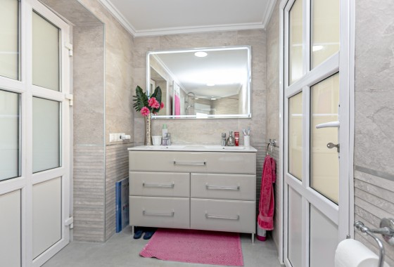 Herverkoop - Vrijstaande Villa -
Campoamor - Lomas de Don Juan