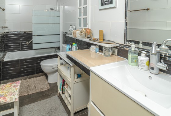 Herverkoop - Halfvrijstaande villa -
Villamartín - Fortuna