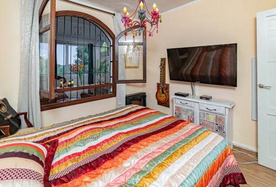 Herverkoop - Halfvrijstaande villa -
Villamartín - Fortuna