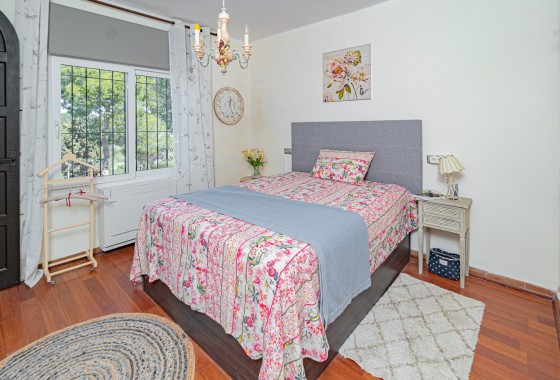 Herverkoop - Halfvrijstaande villa -
Villamartín - Fortuna