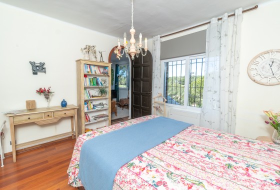 Herverkoop - Halfvrijstaande villa -
Villamartín - Fortuna