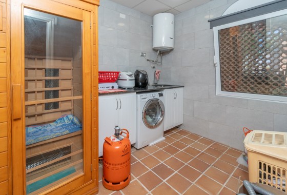 Herverkoop - Halfvrijstaande villa -
Villamartín - Fortuna