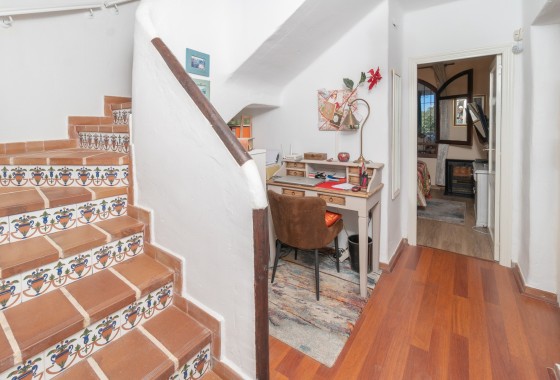 Herverkoop - Halfvrijstaande villa -
Villamartín - Fortuna