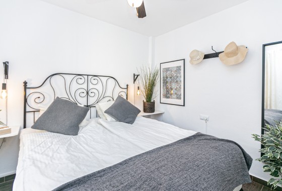 Sale - Town house -
Torrevieja - Torretas