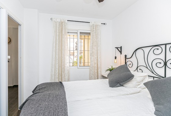 Sale - Town house -
Torrevieja - Torretas