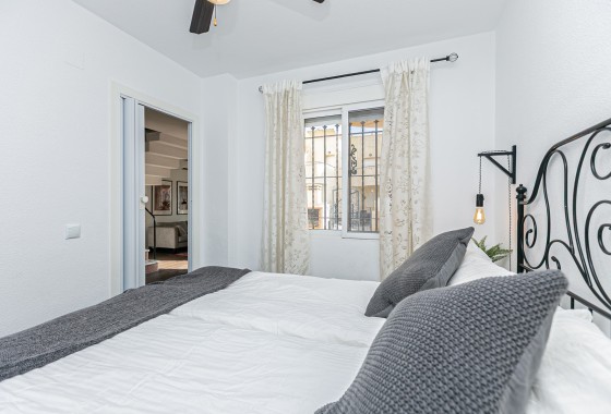 Sale - Town house -
Torrevieja - Torretas