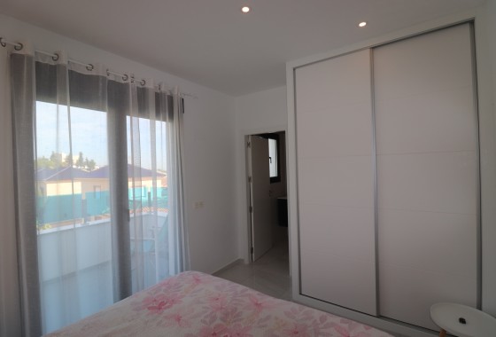 Resale - Freistehende Villa -
Bigastro