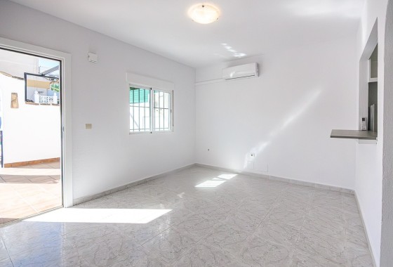 Resale - Stadthaus -
San Miguel de Salinas