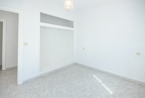 Resale - Stadthaus -
San Miguel de Salinas