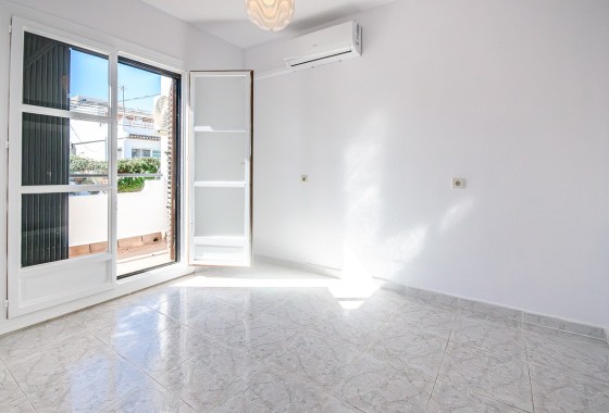 Resale - Stadthaus -
San Miguel de Salinas