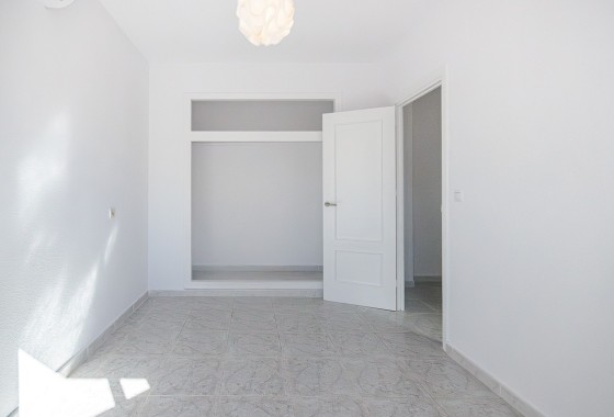 Resale - Stadthaus -
San Miguel de Salinas