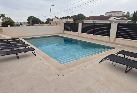Revente - Villa -
Torrevieja - Los Balcones