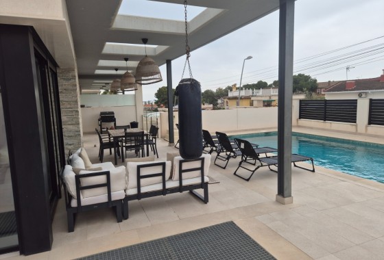 Revente - Villa -
Torrevieja - Los Balcones