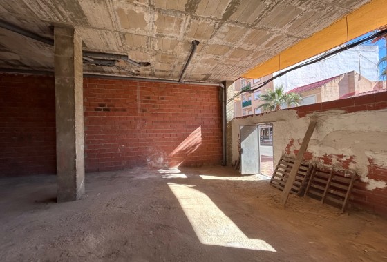 Herverkoop - Commercieel -
Jacarilla