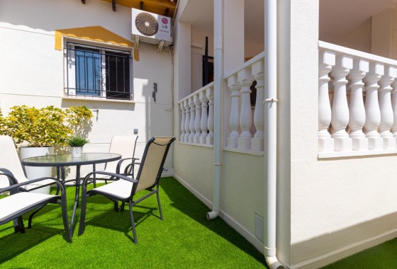 Herverkoop - Stadswoning -
Torrevieja - Los altos