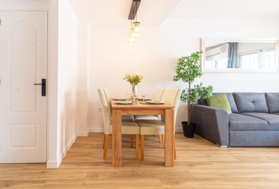 Herverkoop - Stadswoning -
Torrevieja - Los altos