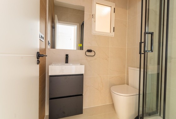 Herverkoop - Stadswoning -
Torrevieja - Los altos