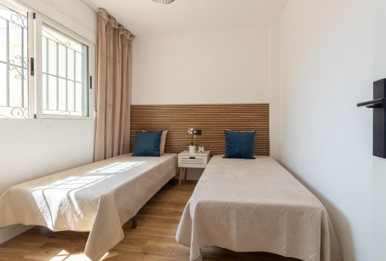 Herverkoop - Stadswoning -
Torrevieja - Los altos