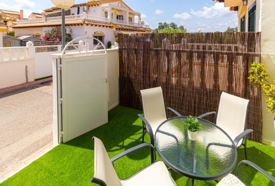 Herverkoop - Stadswoning -
Torrevieja - Los altos