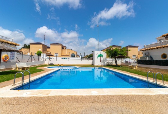 Herverkoop - Stadswoning -
Torrevieja - Los altos