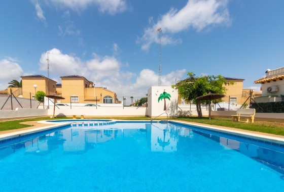 Herverkoop - Stadswoning -
Torrevieja - Los altos