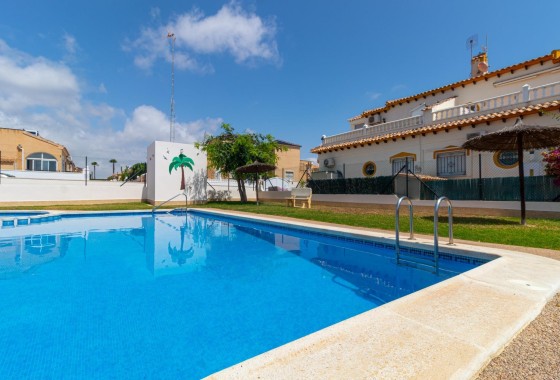 Herverkoop - Stadswoning -
Torrevieja - Los altos