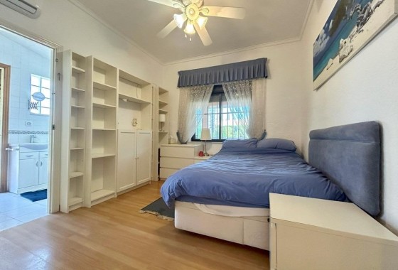 Herverkoop - Vrijstaande Villa -
Orihuela Costa - Aguamarina