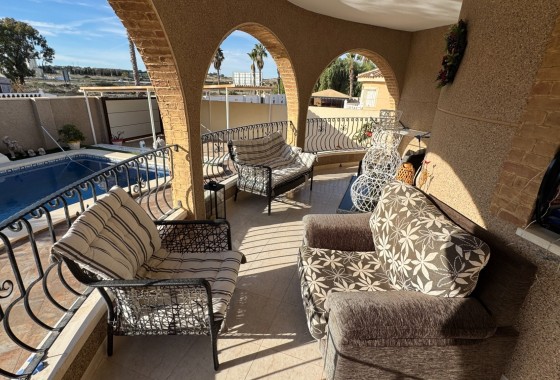 Venta - Chalet Independiente -
Benijofar