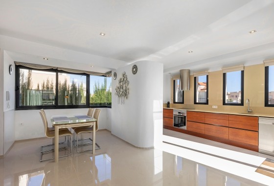 Herverkoop - Vrijstaande Villa -
Orihuela Costa - La Zenia