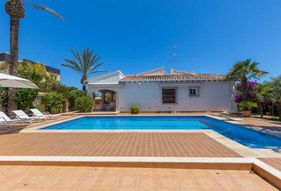 Herverkoop - Vrijstaande Villa -
Orihuela Costa - Punta Prima