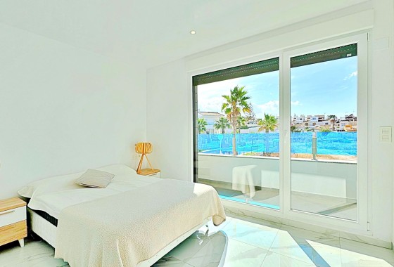 Venta - Casa de pueblo -
Torrevieja - Los Balcones