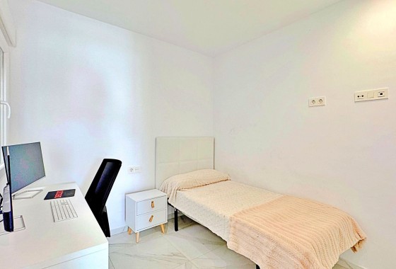 Venta - Casa de pueblo -
Torrevieja - Los Balcones