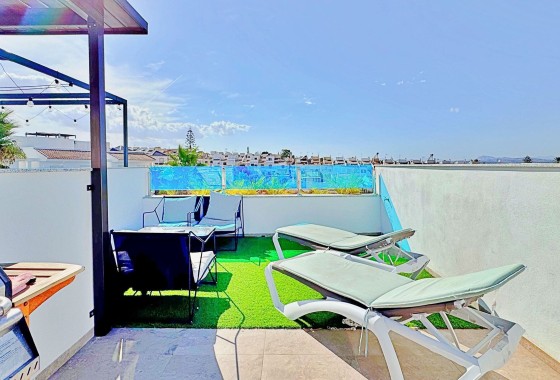 Venta - Casa de pueblo -
Torrevieja - Los Balcones