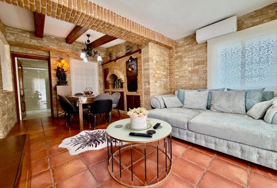 Herverkoop - Halfvrijstaande villa -
Orihuela Costa - La Zenia
