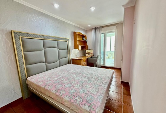 Herverkoop - Halfvrijstaande villa -
Orihuela Costa - La Zenia