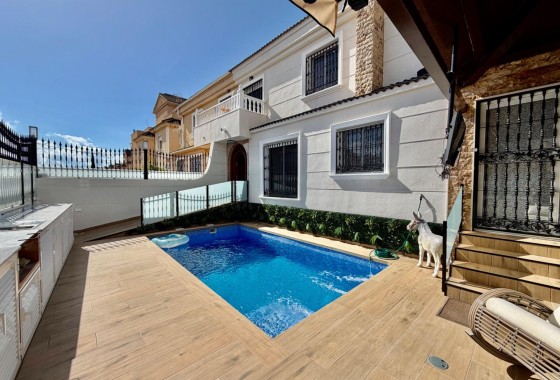 Herverkoop - Halfvrijstaande villa -
Orihuela Costa - La Zenia