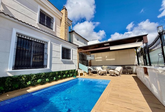 Herverkoop - Halfvrijstaande villa -
Orihuela Costa - La Zenia