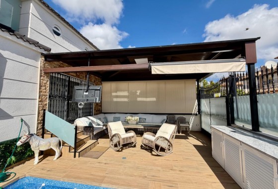 Herverkoop - Halfvrijstaande villa -
Orihuela Costa - La Zenia