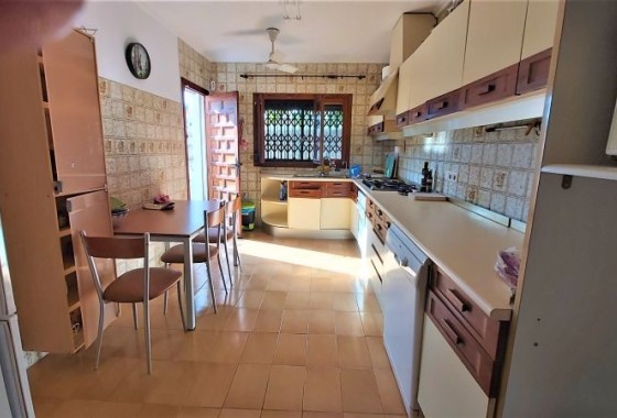 Herverkoop - Vrijstaande Villa -
Torrevieja