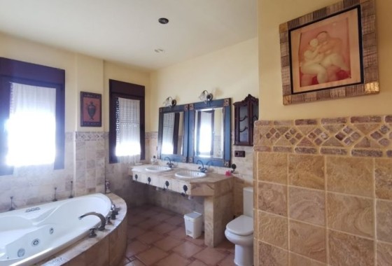 Herverkoop - Vrijstaande Villa -
Orihuela