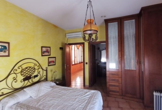 Herverkoop - Vrijstaande Villa -
Orihuela