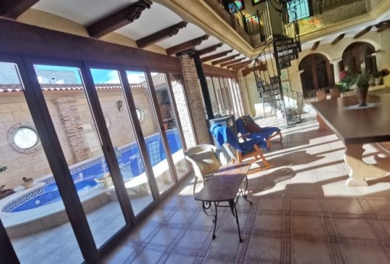 Herverkoop - Vrijstaande Villa -
Orihuela