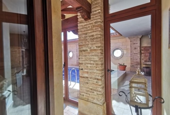 Herverkoop - Vrijstaande Villa -
Orihuela