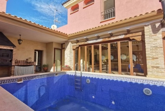 Herverkoop - Vrijstaande Villa -
Orihuela