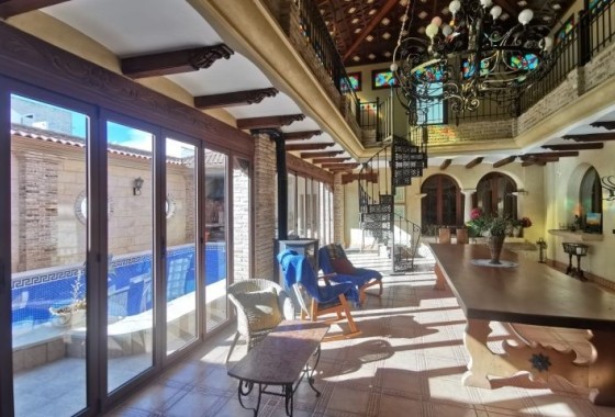 Herverkoop - Vrijstaande Villa -
Orihuela