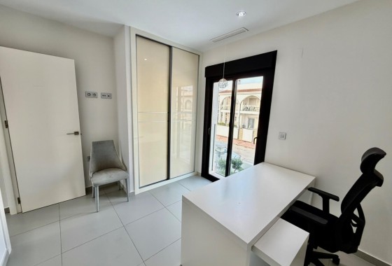 Herverkoop - Vrijstaande Villa -
Rojales - Cuidad Quesada