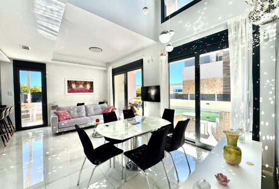 Resale - Freistehende Villa -
Orihuela Costa - Lomas de Cabo Roig