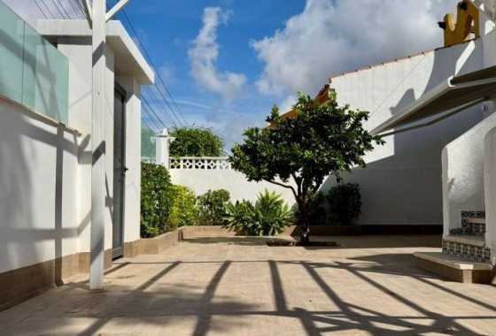 Sprzedaż - Willa wolnostojąca -
Torrevieja