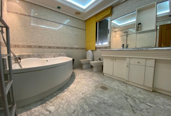 Resale - Wohnung / Appartement -
Torrevieja - Costa Blanca